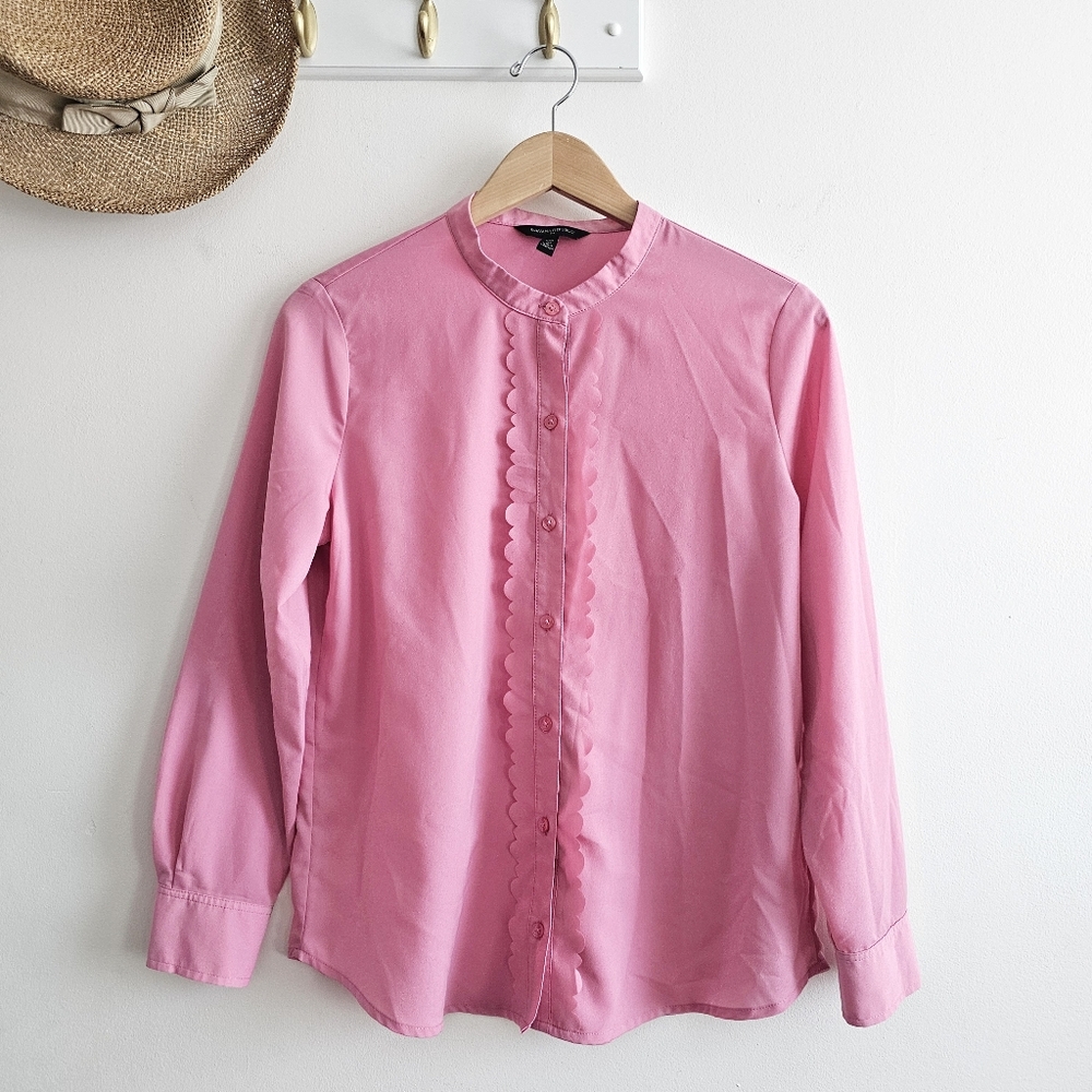 Banana Republic Pink Scalloped Button Down Shirt Petite Medium P M Long Sleeve